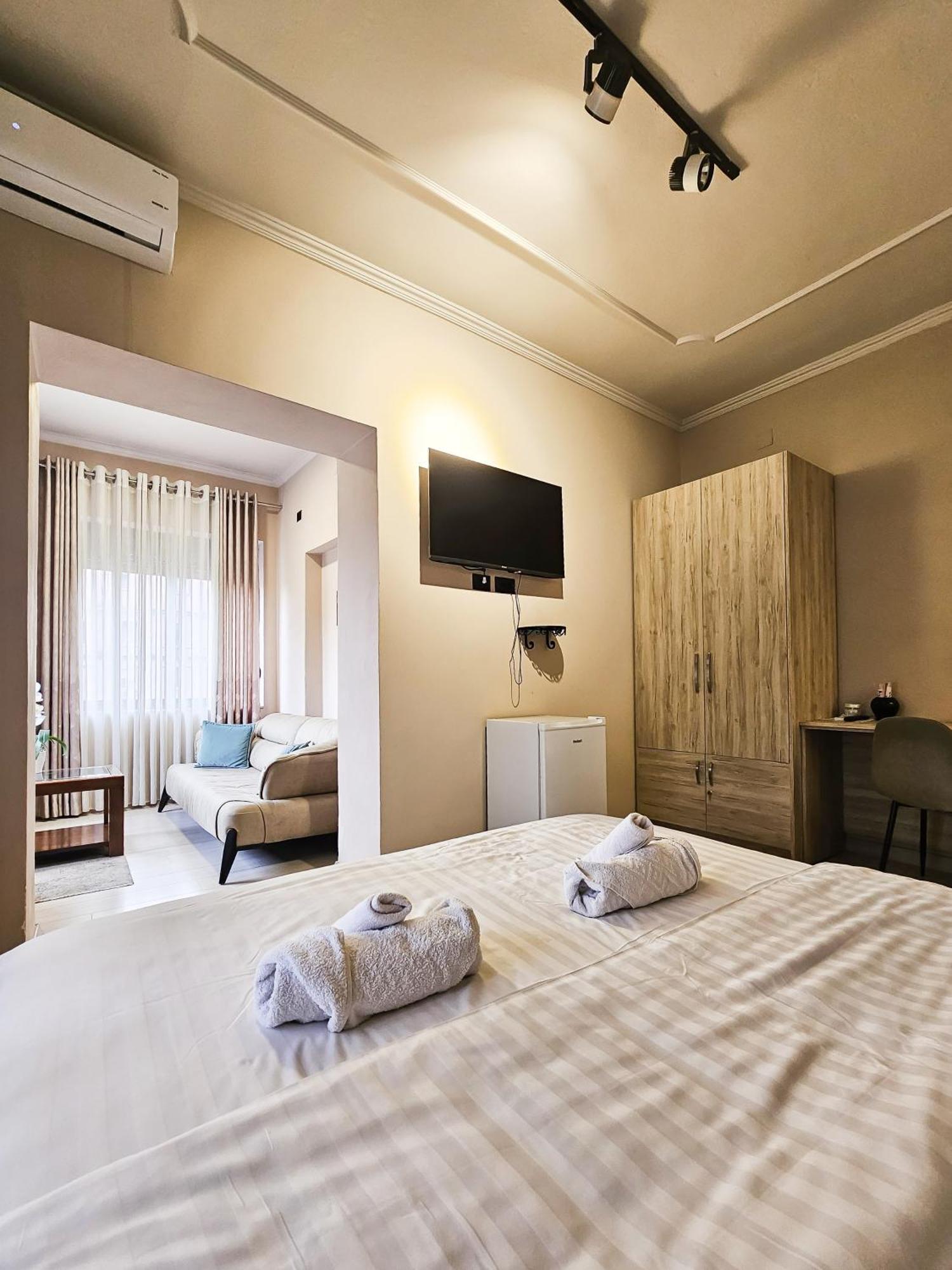 Sunflower Junior Suite Tirana Exterior photo